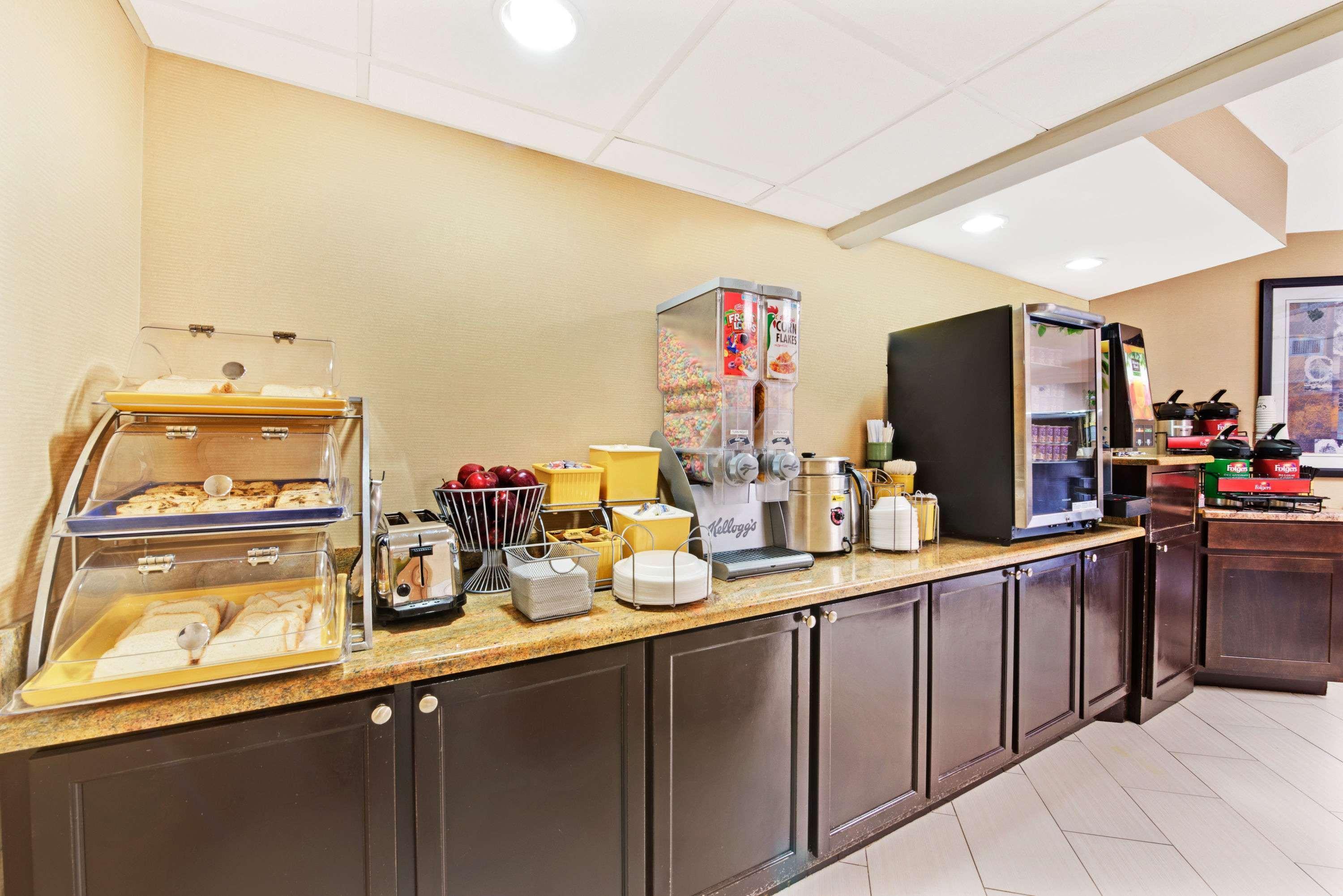 Days Inn & Suites By Wyndham Desoto Esterno foto