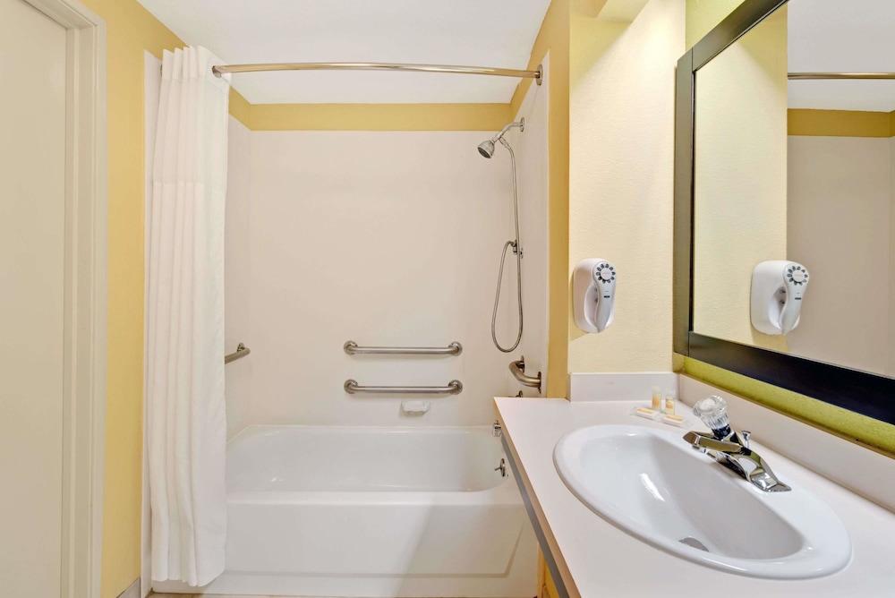 Days Inn & Suites By Wyndham Desoto Esterno foto