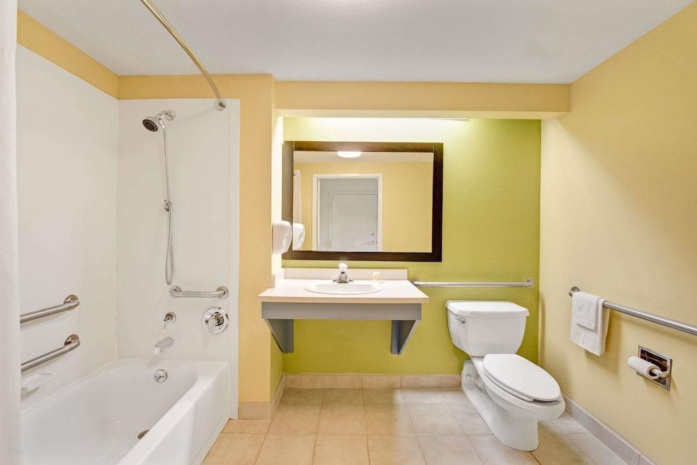 Days Inn & Suites By Wyndham Desoto Esterno foto